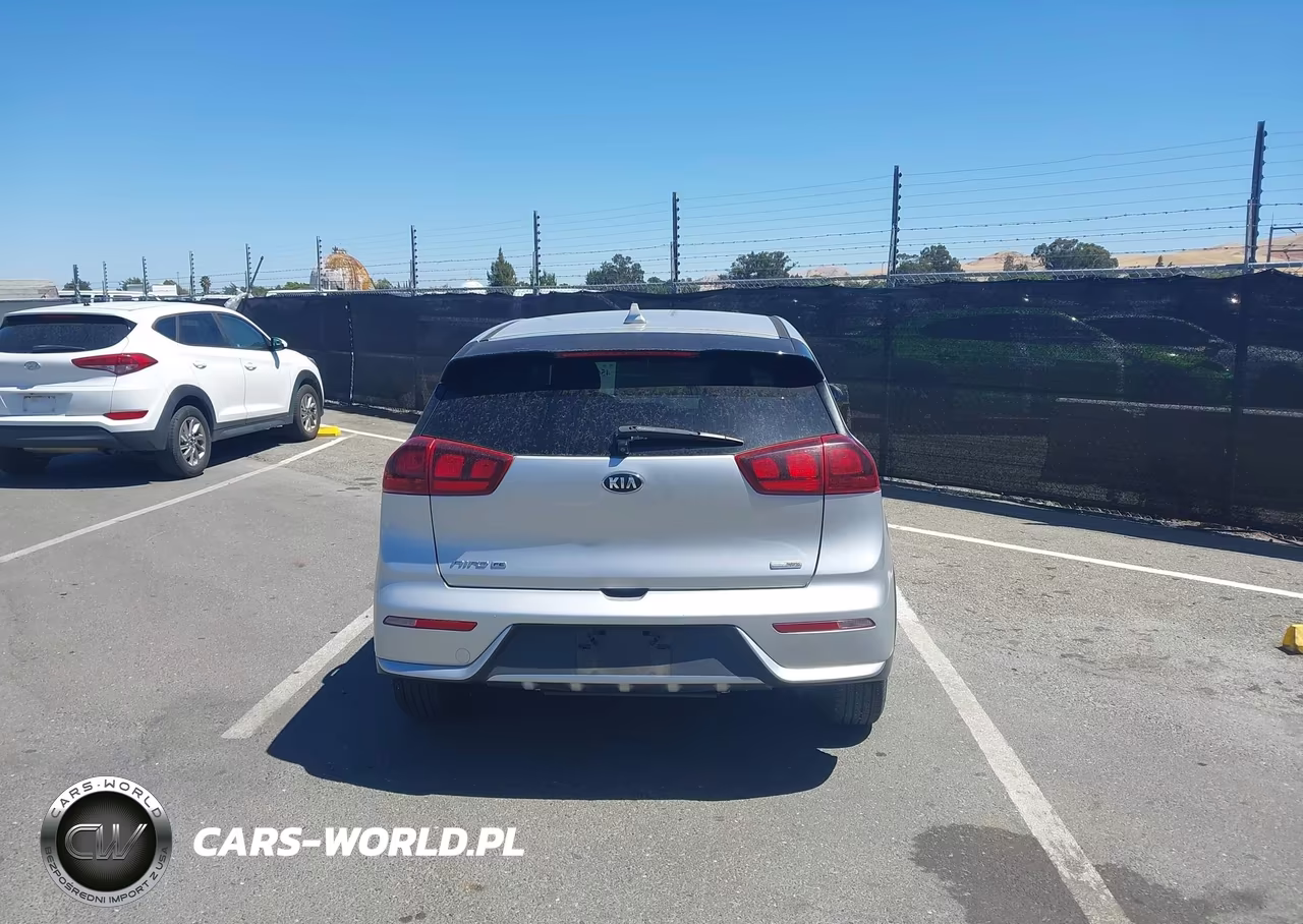 2018 Kia Niro Fe VIN:KNDCB3LC5J5132674 - 16