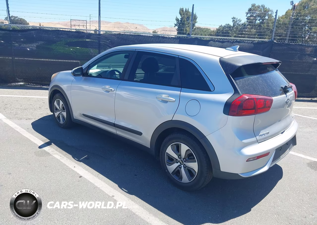 2018 Kia Niro Fe VIN:KNDCB3LC5J5132674 - 3