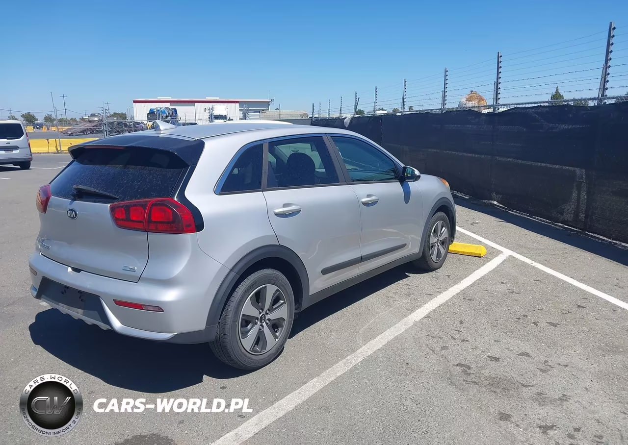 2018 Kia Niro Fe VIN:KNDCB3LC5J5132674 - 4