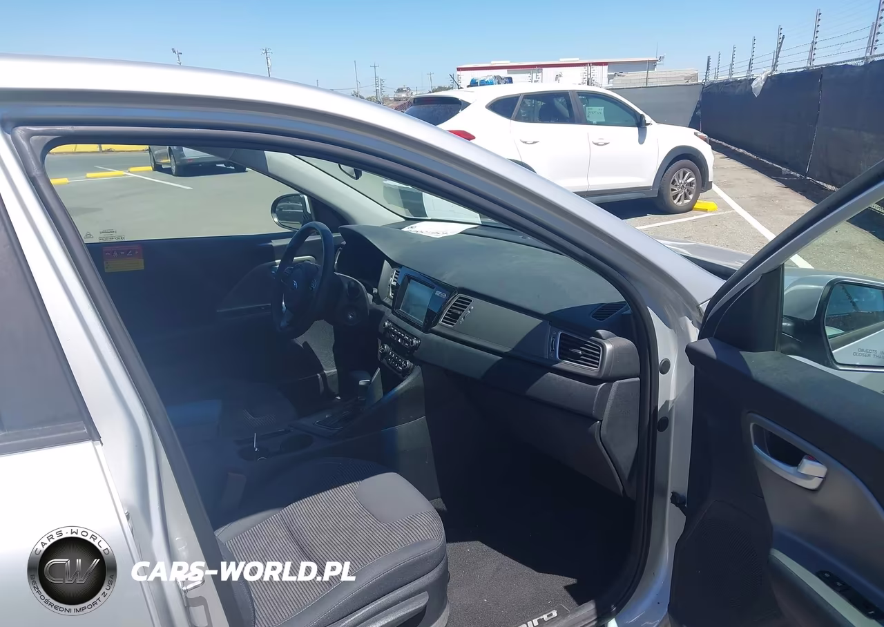 2018 Kia Niro Fe VIN:KNDCB3LC5J5132674 - 5