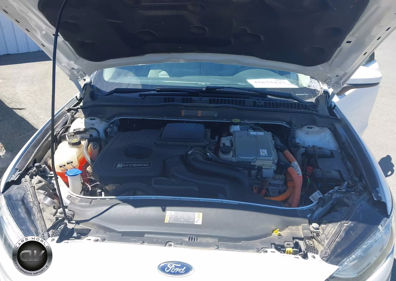 2018 Ford Fusion Hybrid S VIN:3FA6P0UU5JR235729 - 10