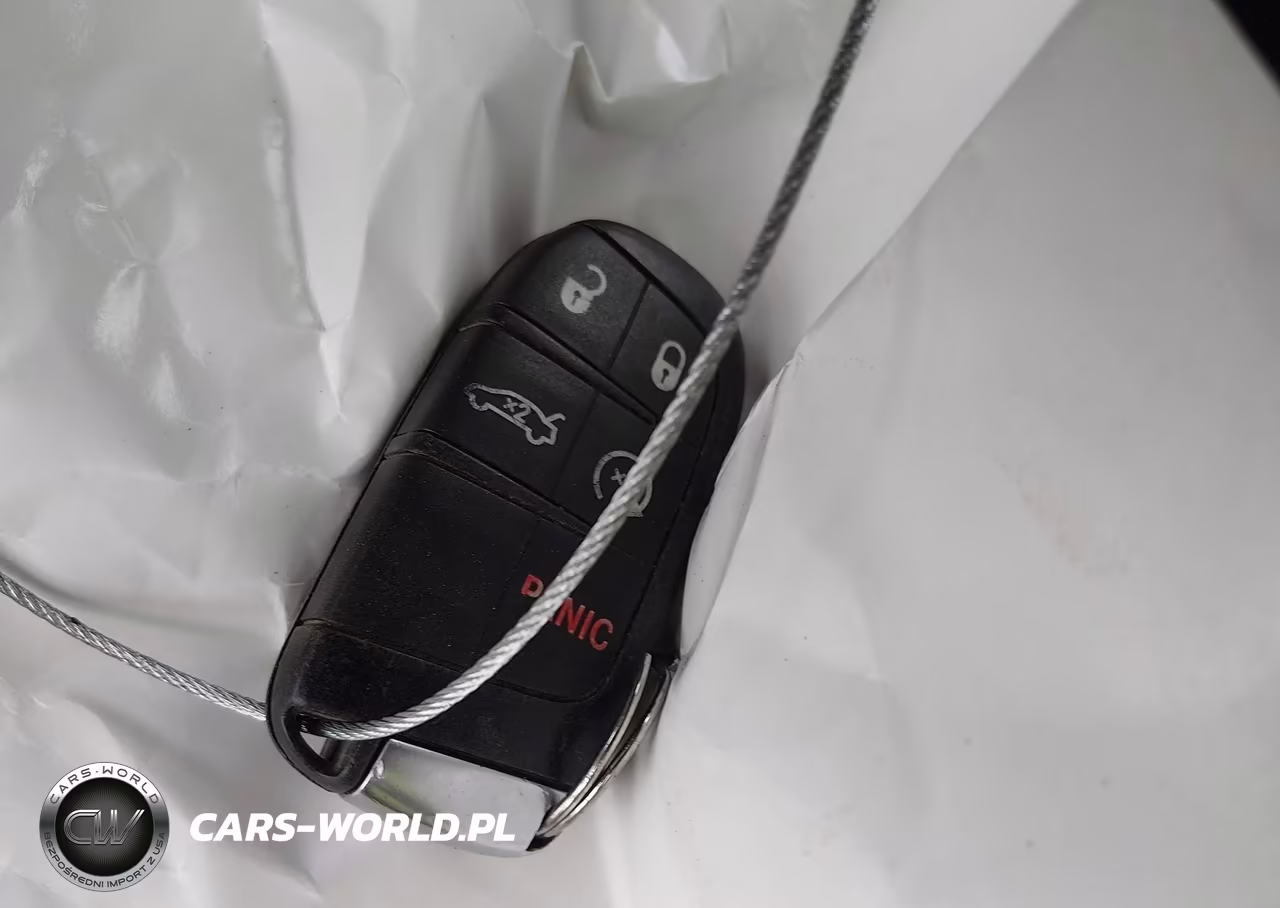 2020 Chrysler 300 300S VIN:2C3CCABG0LH158587 - 11