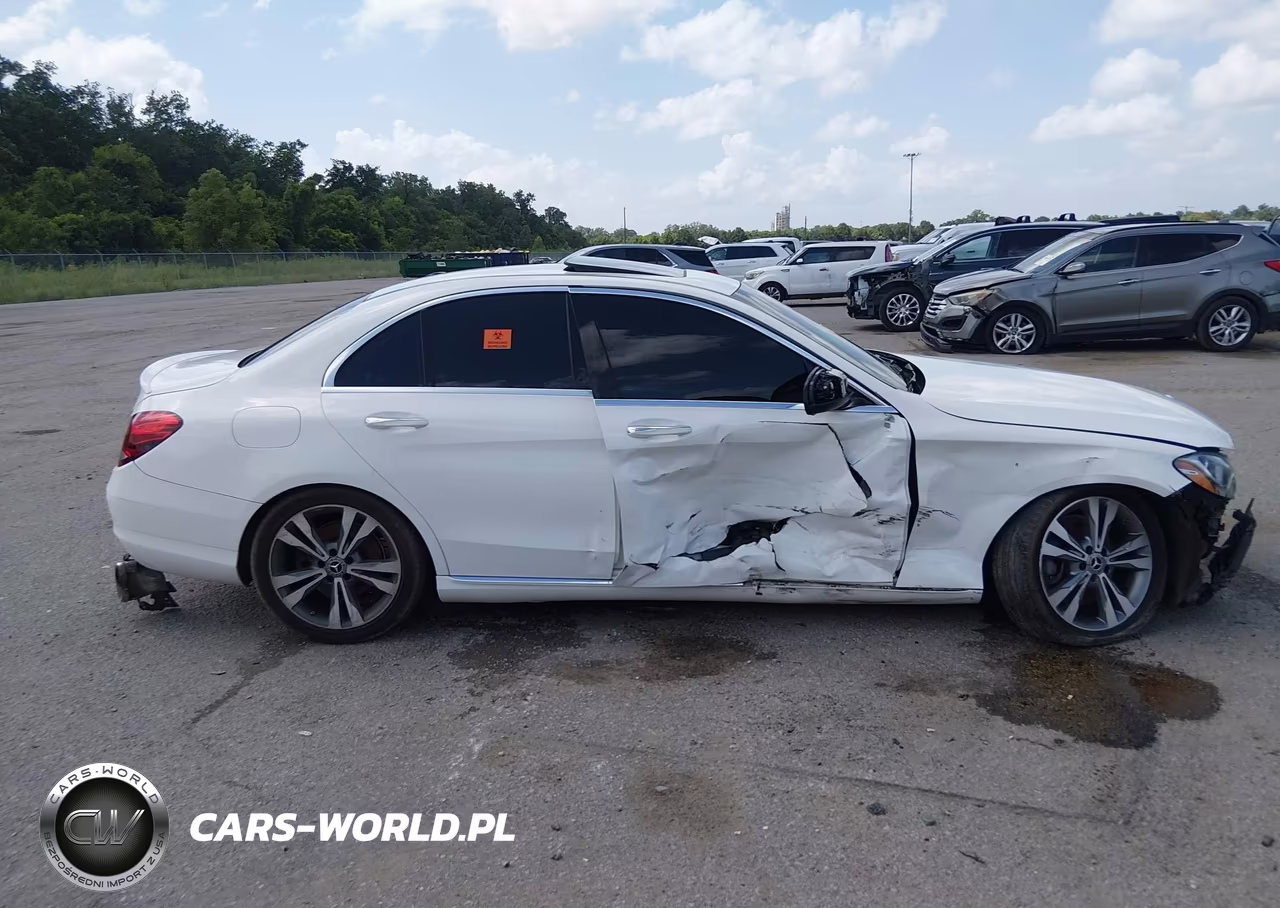 2018 Mercedes-Benz C 300 VIN:55SWF4JB3JU245134 - 13