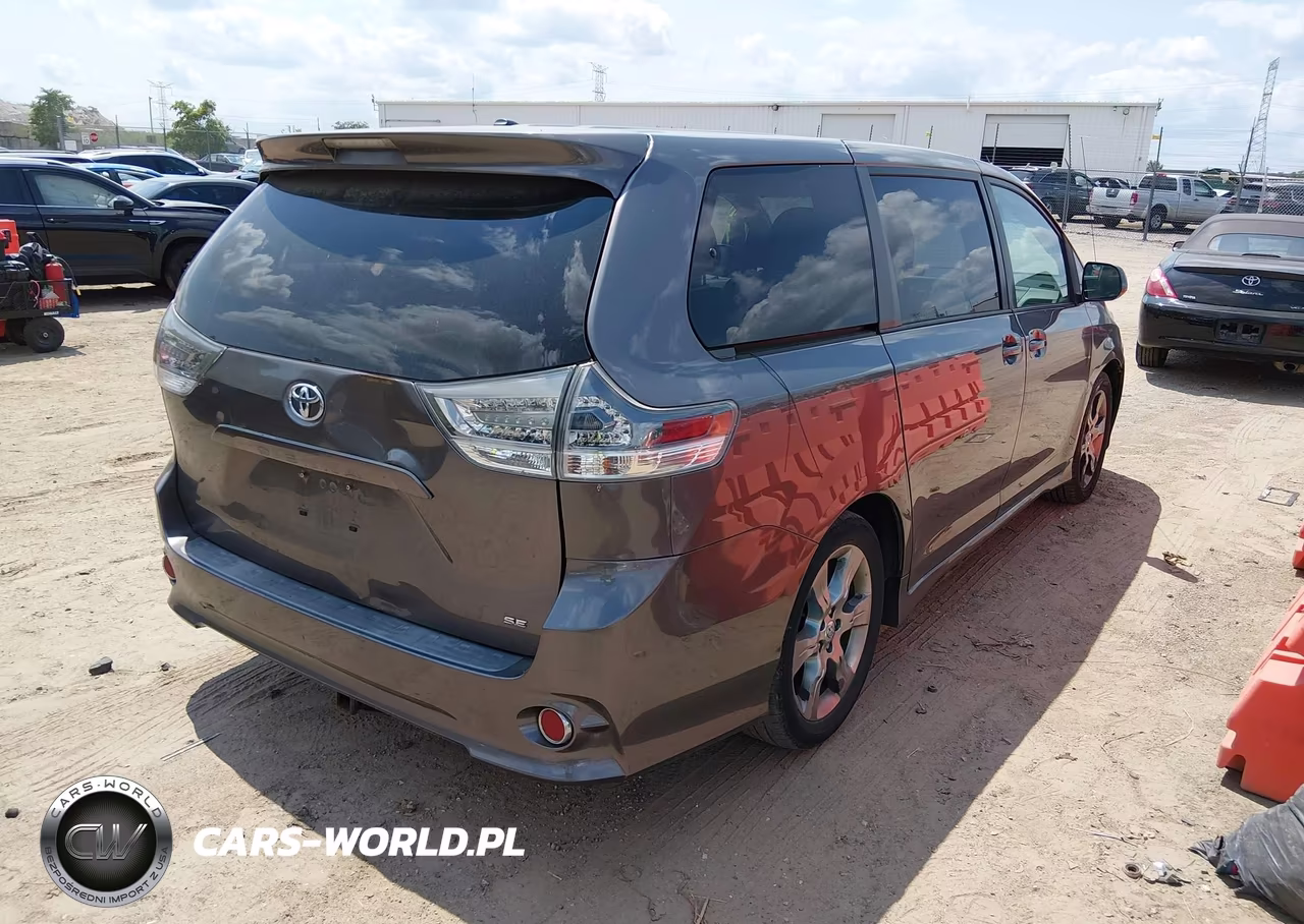 2011 Toyota Sienna Se VIN:5TDXK3DC7BS033320 - 4
