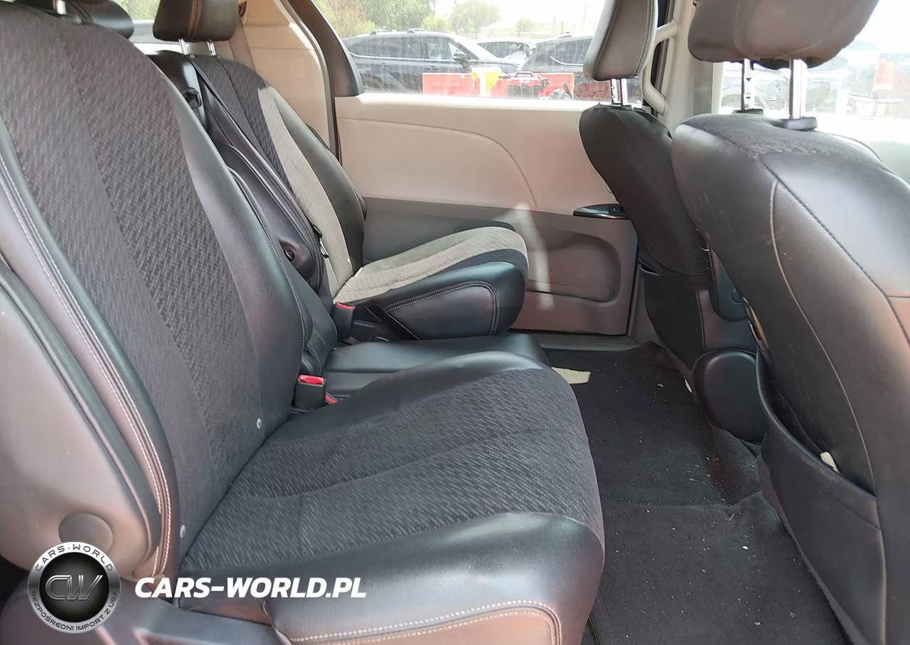 2011 Toyota Sienna Se VIN:5TDXK3DC7BS033320 - 8