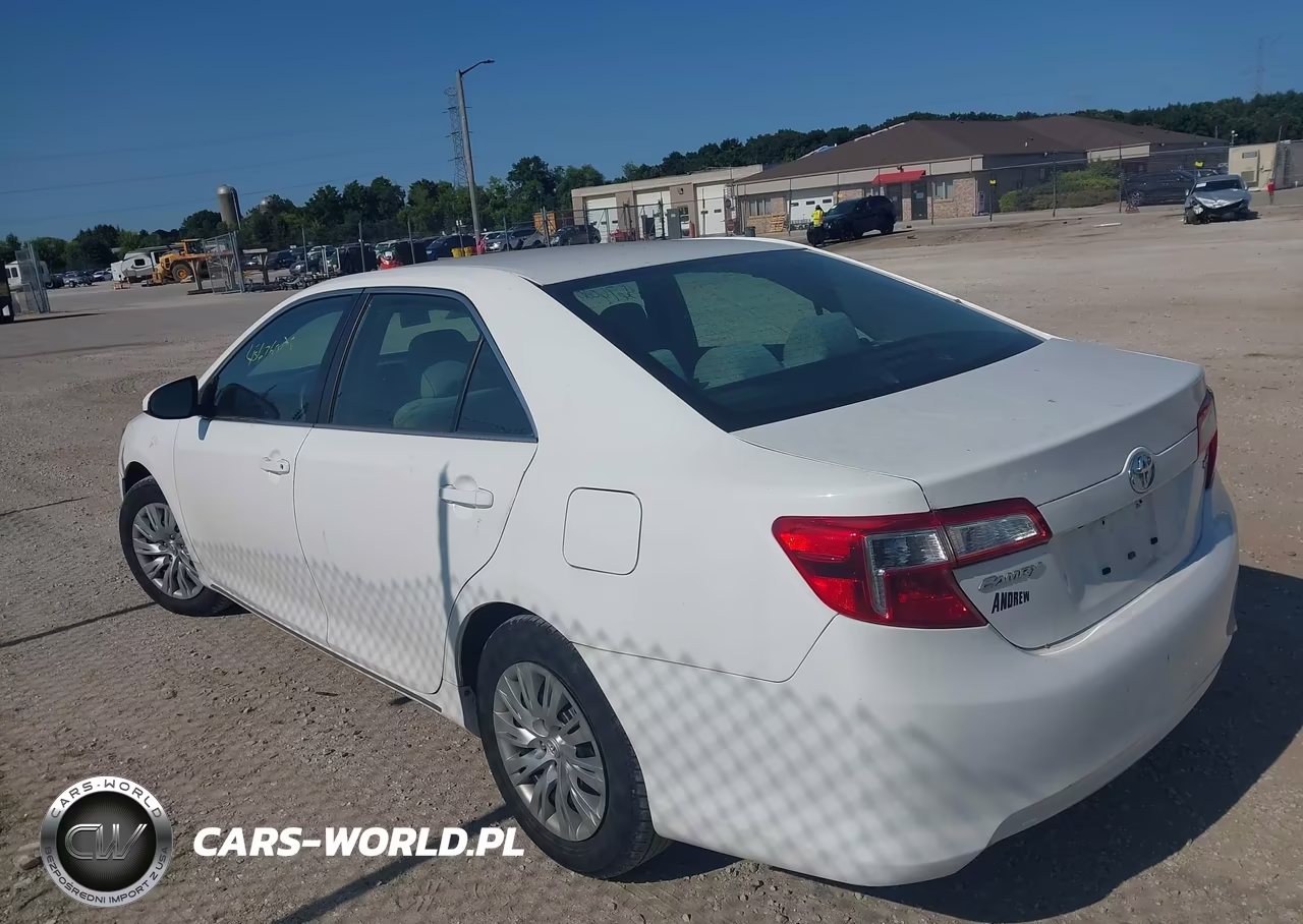 2014 Toyota Camry Le VIN:4T1BF1FK8EU427489 - 3