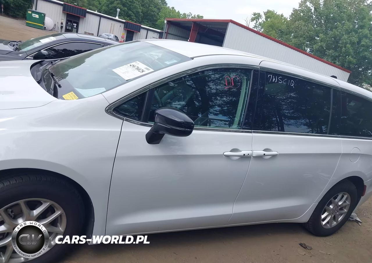 2024 Chrysler Pacifica Touring L VIN:2C4RC1BG9RR106237 - 14