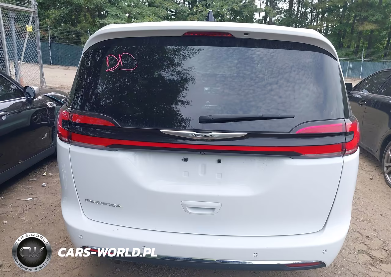 2024 Chrysler Pacifica Touring L VIN:2C4RC1BG9RR106237 - 16