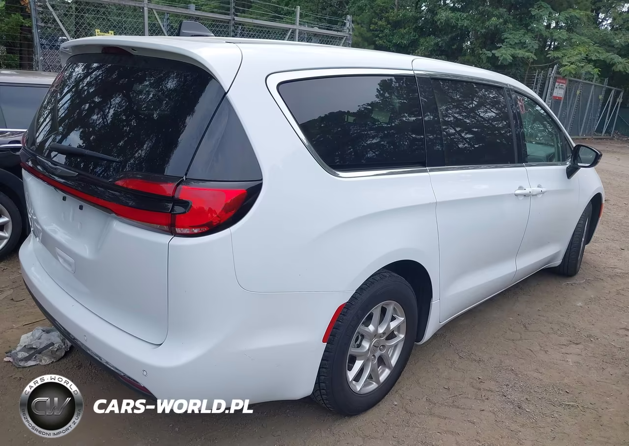 2024 Chrysler Pacifica Touring L VIN:2C4RC1BG9RR106237 - 4