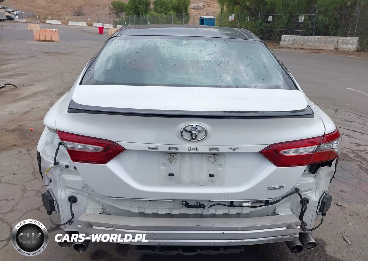 2018 Toyota Camry Xse VIN:4T1B61HK9JU103359 - 17