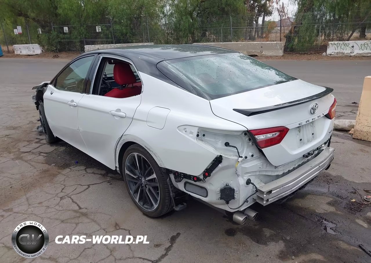 2018 Toyota Camry Xse VIN:4T1B61HK9JU103359 - 3