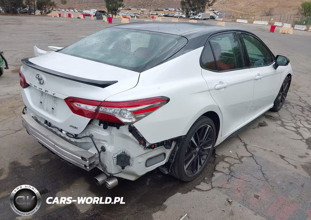 2018 Toyota Camry Xse VIN:4T1B61HK9JU103359 - 4