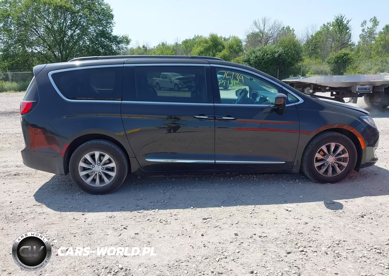 2017 Chrysler Pacifica Touring-L VIN:2C4RC1BG2HR510589 - 13