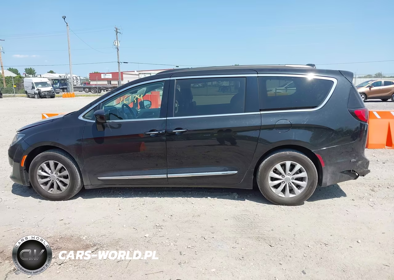 2017 Chrysler Pacifica Touring-L VIN:2C4RC1BG2HR510589 - 14