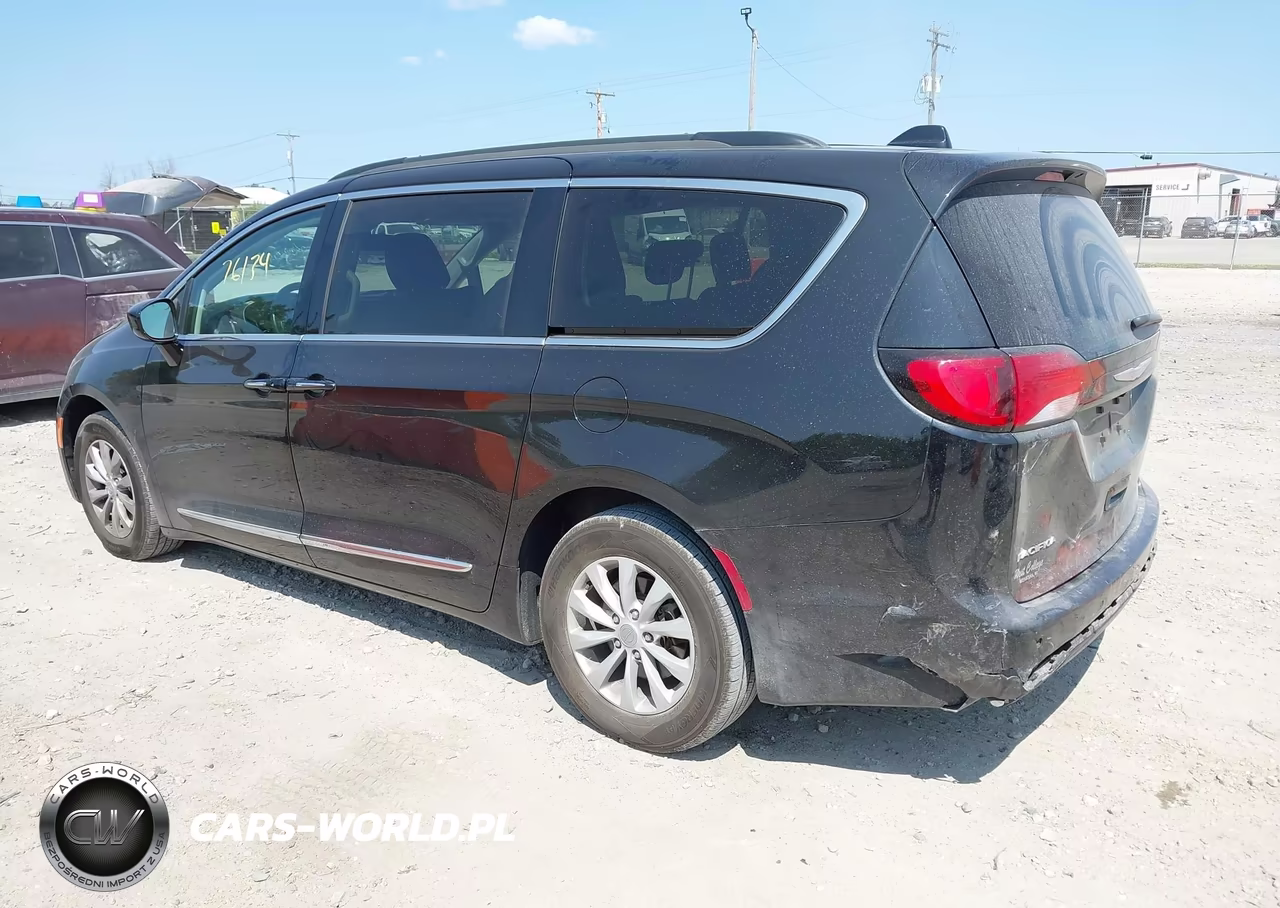 2017 Chrysler Pacifica Touring-L VIN:2C4RC1BG2HR510589 - 3