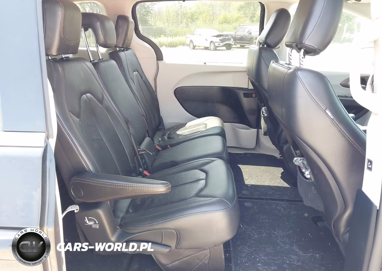 2017 Chrysler Pacifica Touring-L VIN:2C4RC1BG2HR510589 - 8