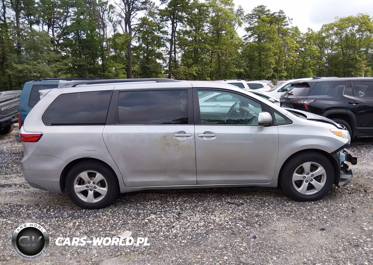 2015 Toyota Sienna Le 8 Passenger VIN:5TDKK3DC8FS685198 - 14
