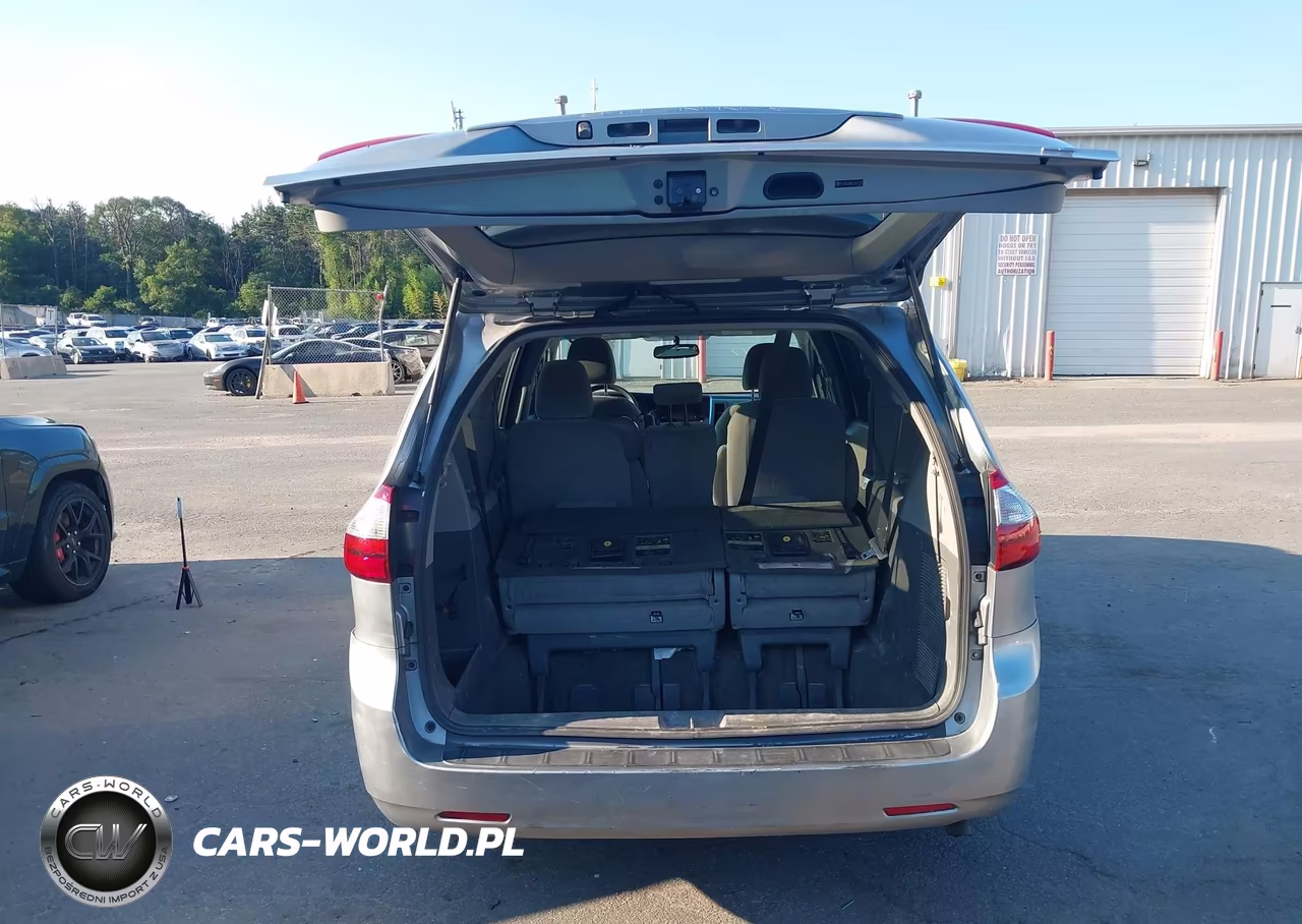2015 Toyota Sienna Le 8 Passenger VIN:5TDKK3DC8FS685198 - 19