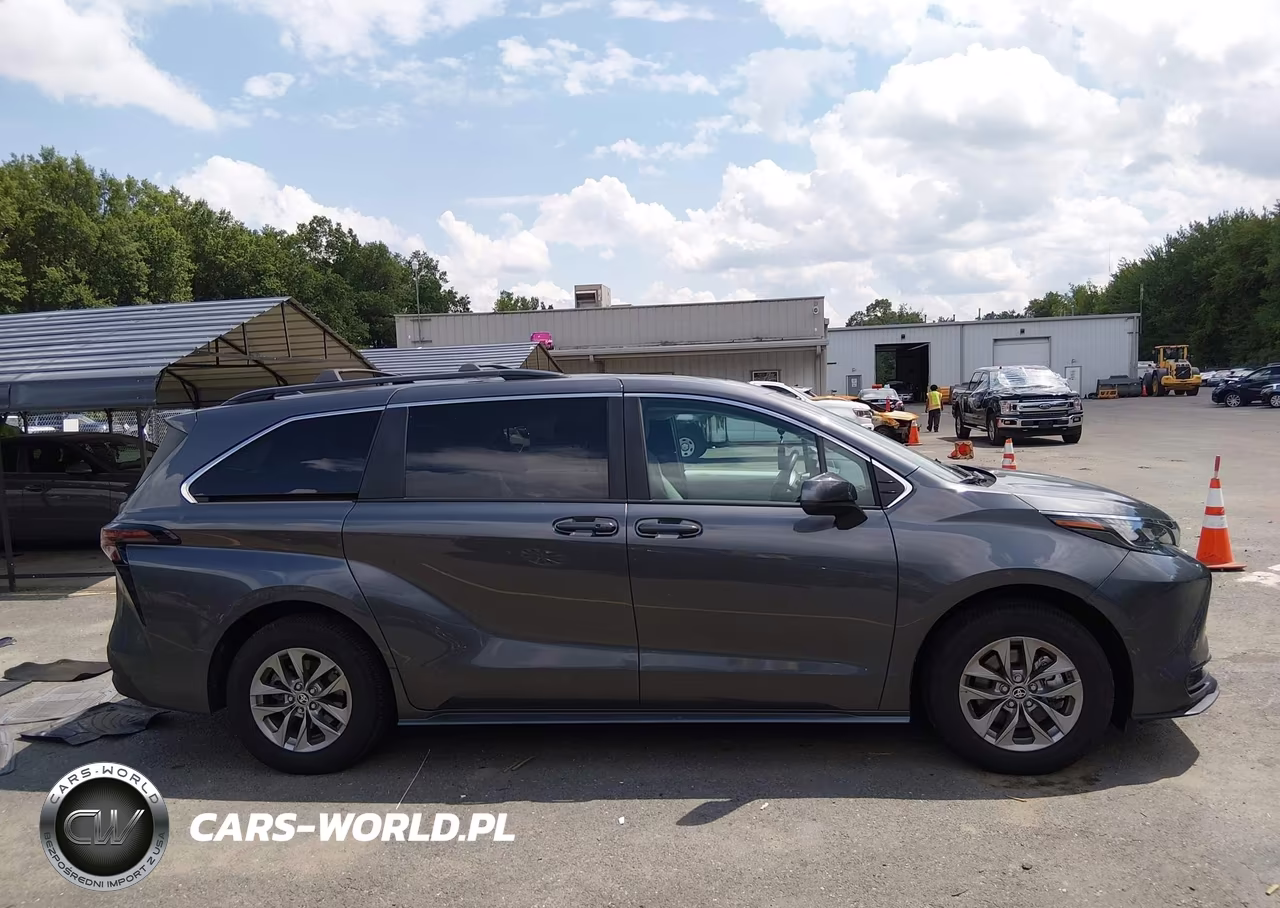 2025 Toyota Sienna Le VIN:5TDBSKFC2SS191971 - 13
