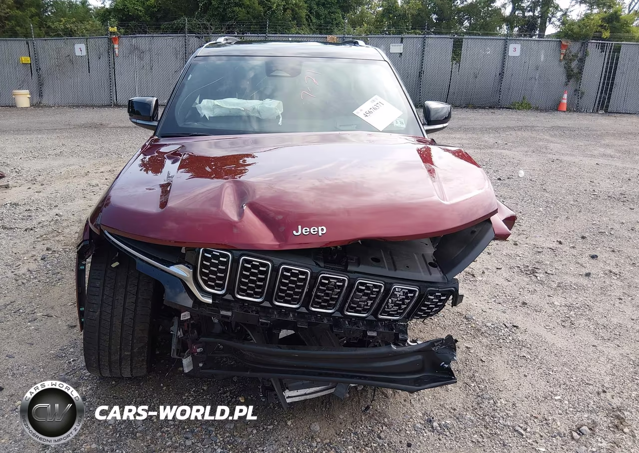 2023 Jeep Grand Cherokee Summit Reserve 4X4 VIN:1C4RJHEG6P8779800 - 13