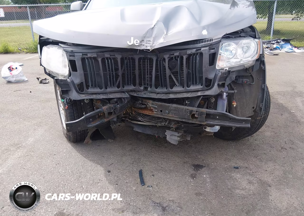 2012 Jeep Grand Cherokee Laredo VIN:1C4RJFAG9CC222185 - 6