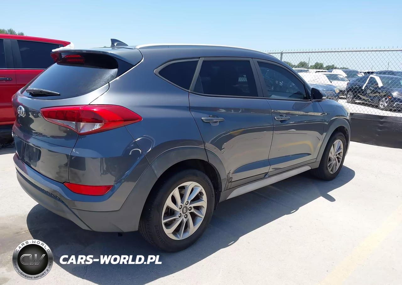 2017 Hyundai Tucson Se Plus VIN:KM8J33A41HU536602 - 4
