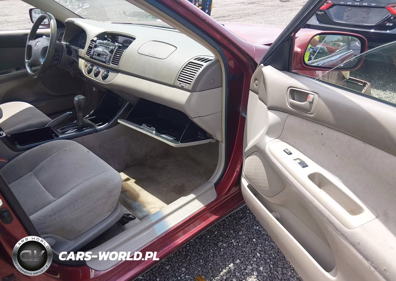 2002 Toyota Camry Le VIN:JTDBE32K620115084 - 5