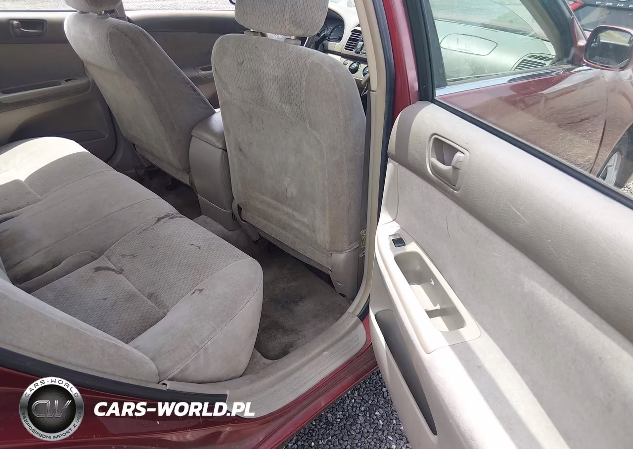2002 Toyota Camry Le VIN:JTDBE32K620115084 - 8
