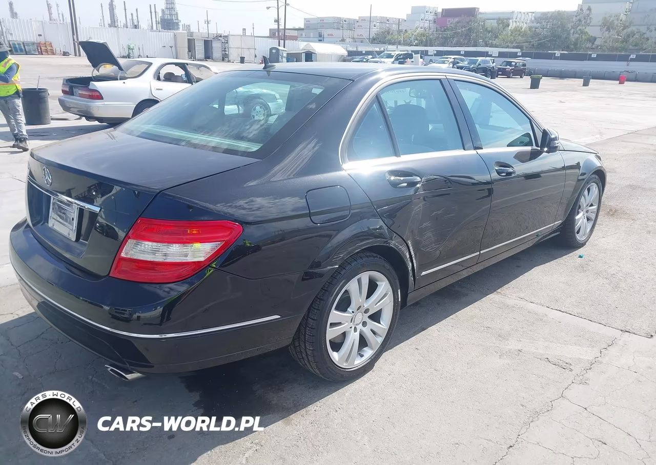 2011 Mercedes-Benz C 300 Luxury VIN:WDDGF5EB7BR151863 - 4