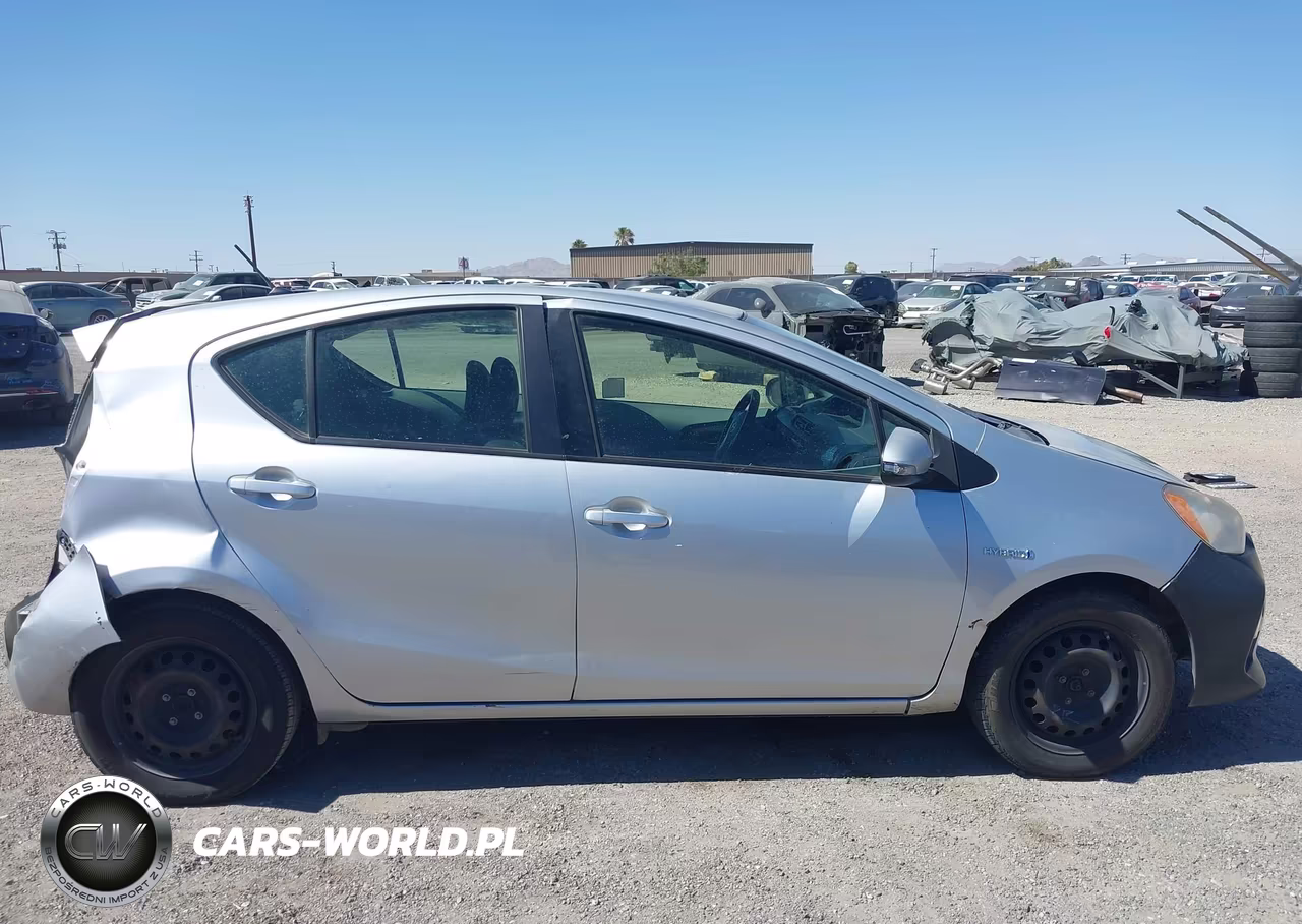 2013 Toyota Prius C Two VIN:JTDKDTB32D1551116 - 13
