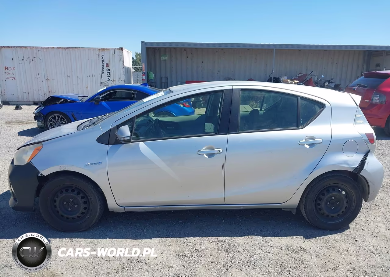 2013 Toyota Prius C Two VIN:JTDKDTB32D1551116 - 14