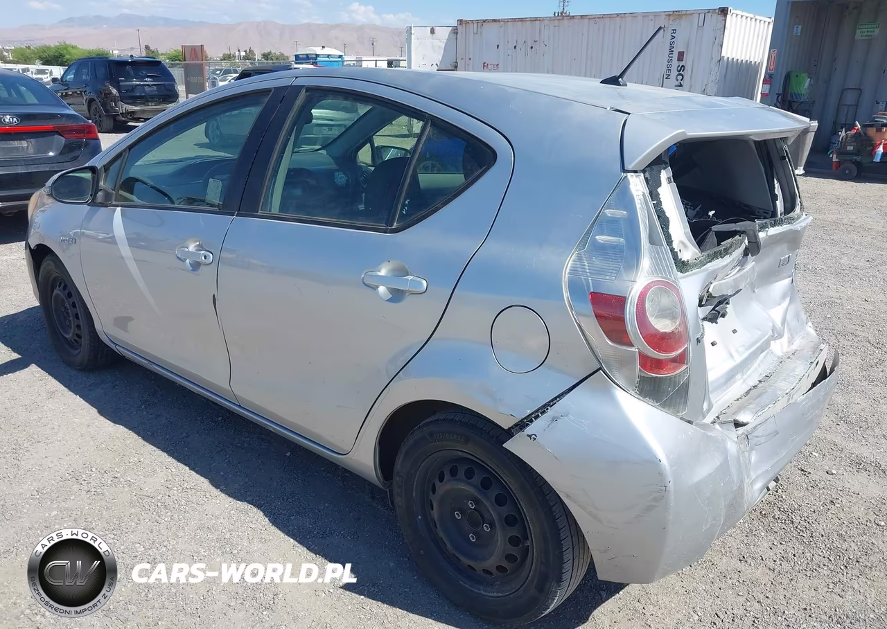 2013 Toyota Prius C Two VIN:JTDKDTB32D1551116 - 3