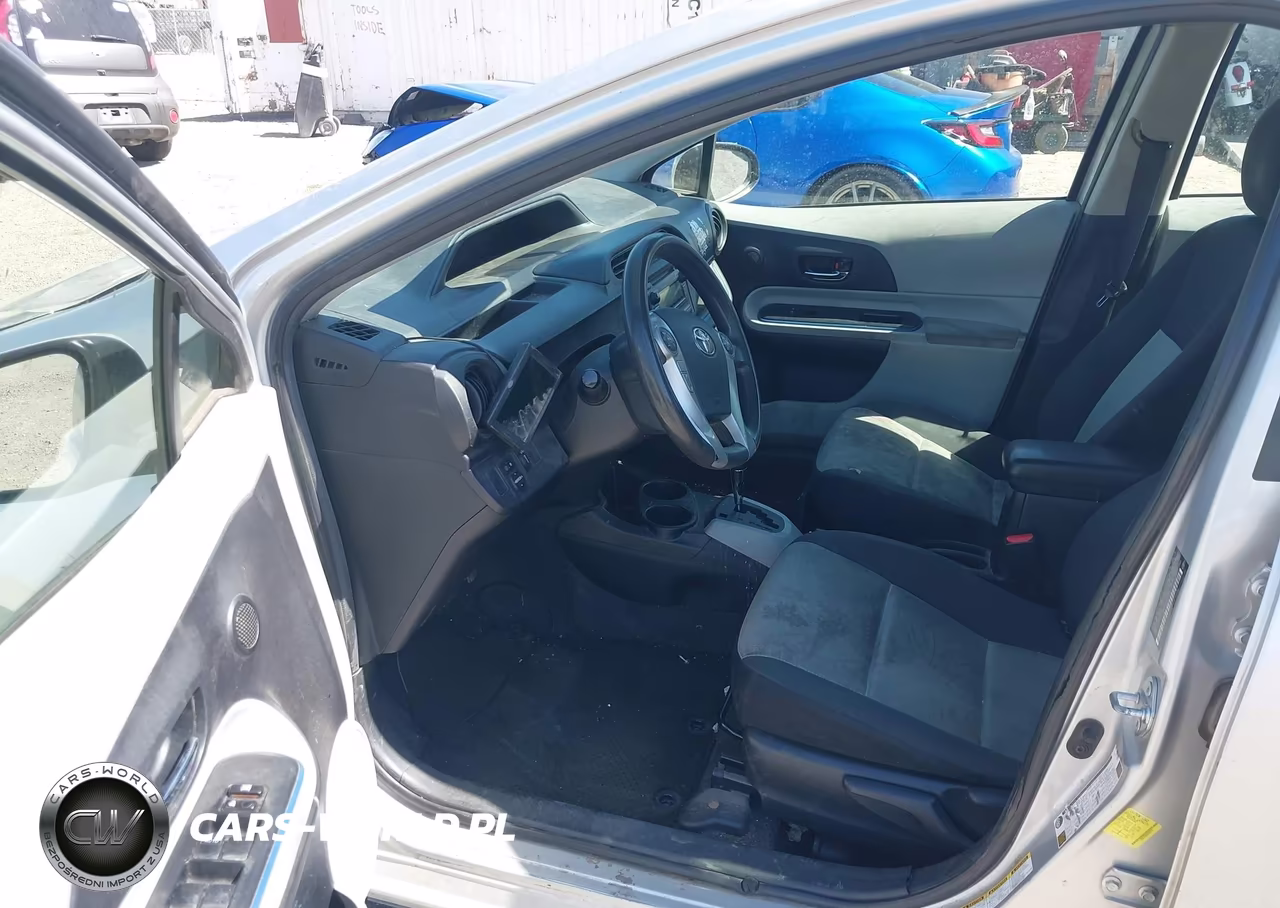 2013 Toyota Prius C Two VIN:JTDKDTB32D1551116 - 5