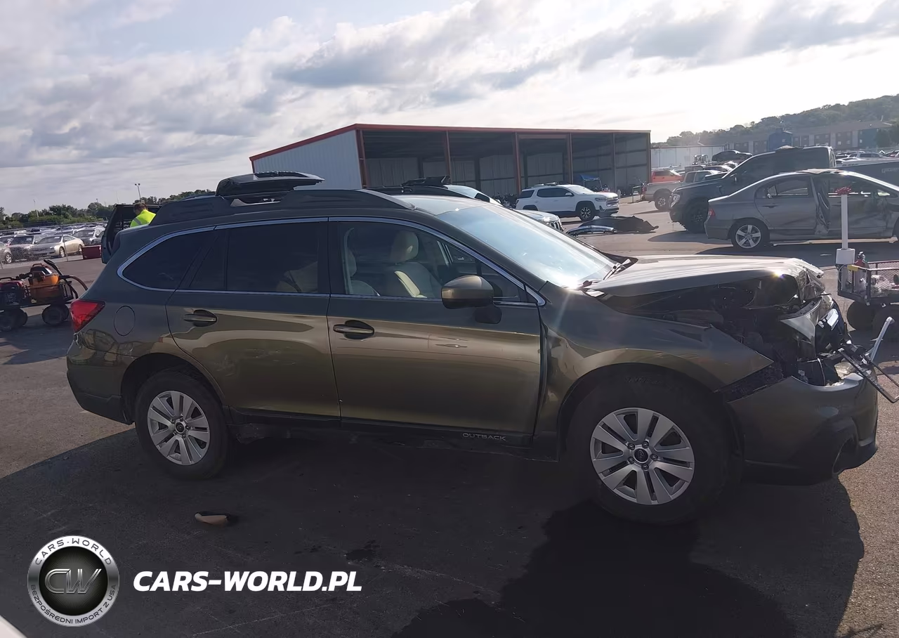2018 Subaru Outback 2.5I Premium VIN:4S4BSACC3J3336199 - 13