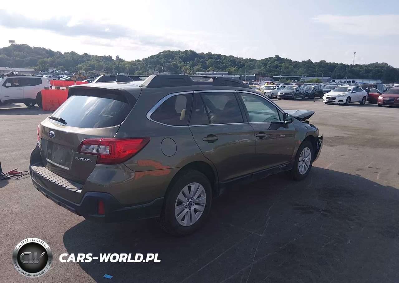 2018 Subaru Outback 2.5I Premium VIN:4S4BSACC3J3336199 - 4