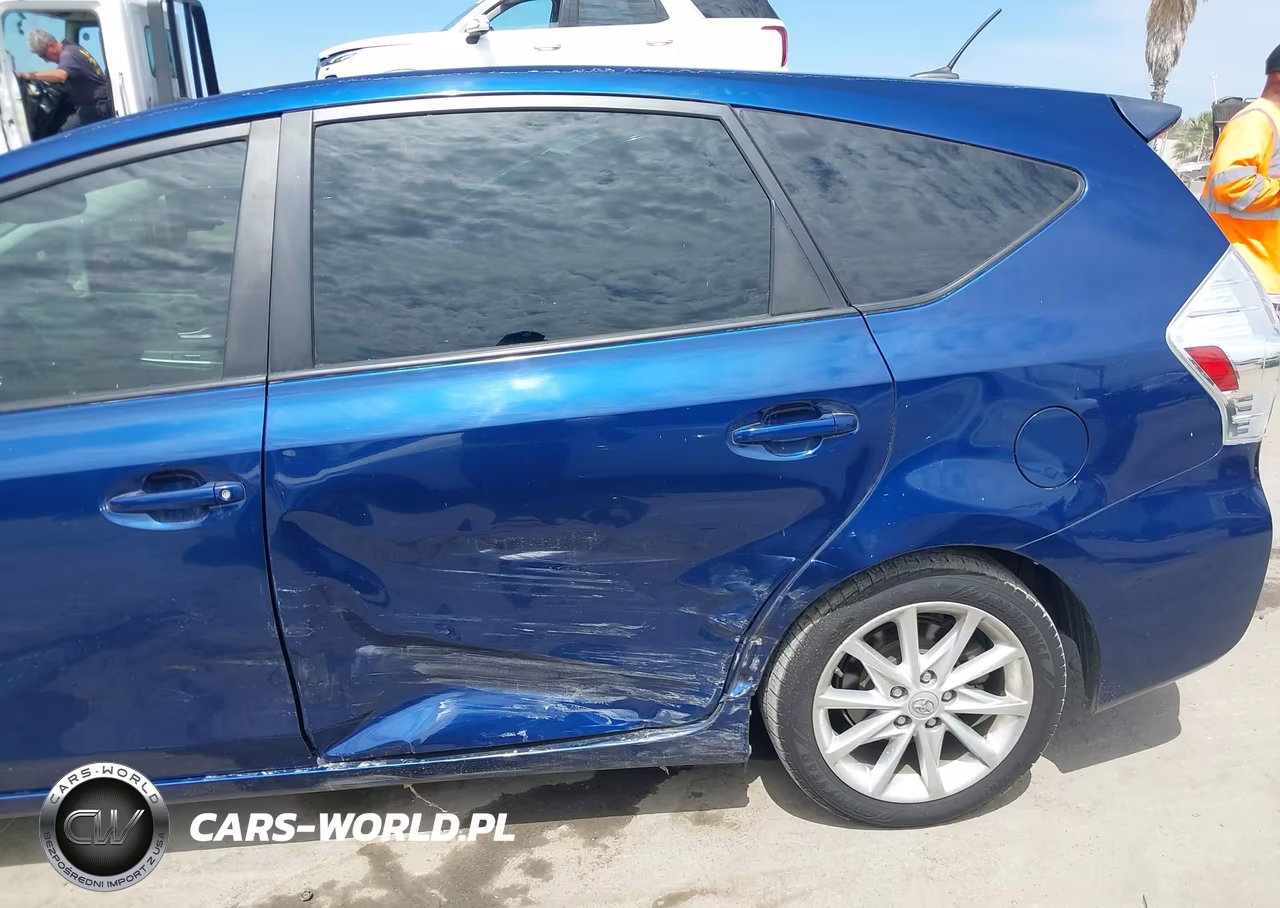 2013 Toyota Prius V Five VIN:JTDZN3EU3D3226771 - 6
