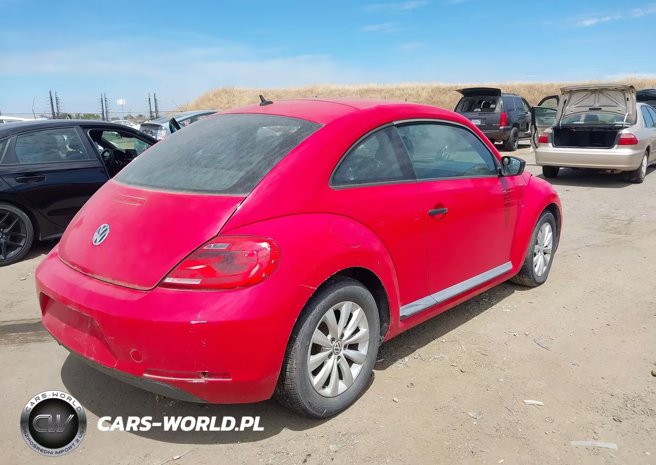 2013 Volkswagen Beetle 2.5L Entry VIN:3VWFP7AT4DM660596 - 4