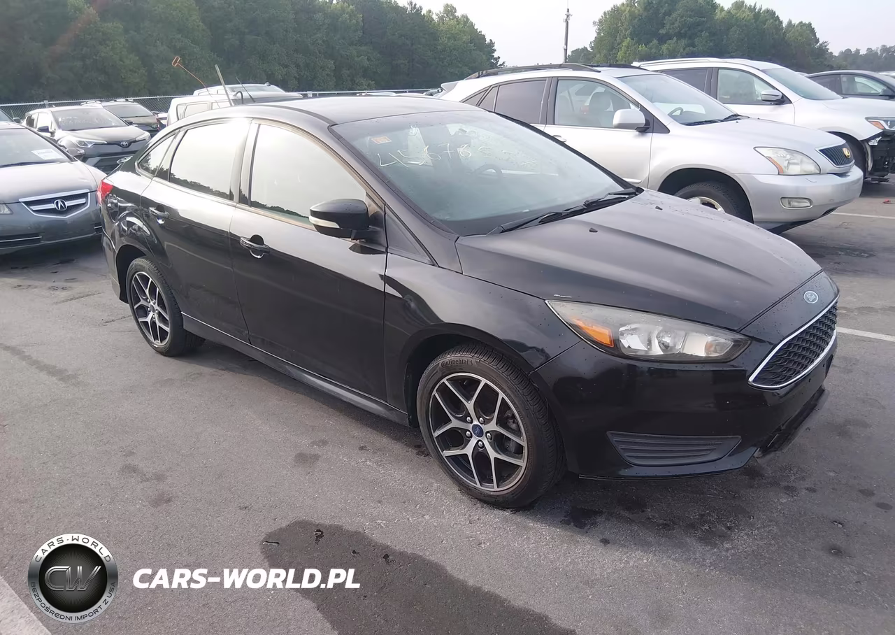 2015 Ford Focus Se VIN:1FADP3F22FL360519 - 1