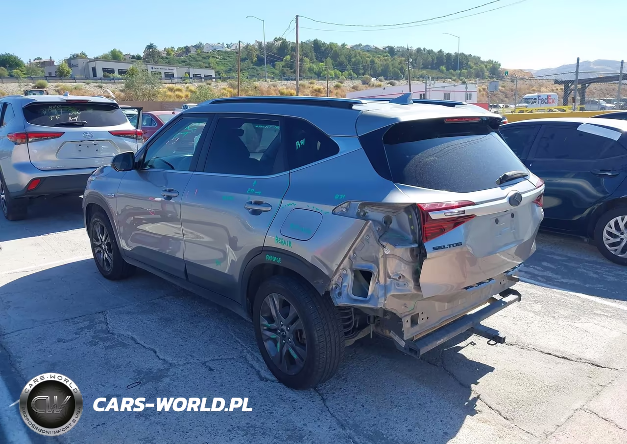 2021 Kia Seltos S VIN:KNDEUCAA1M7080330 - 3