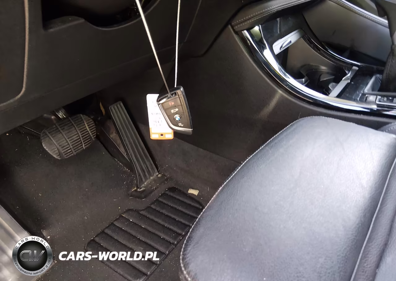 2018 BMW X2 xDrive28I VIN:WBXYJ5C33JEF73682 - 11