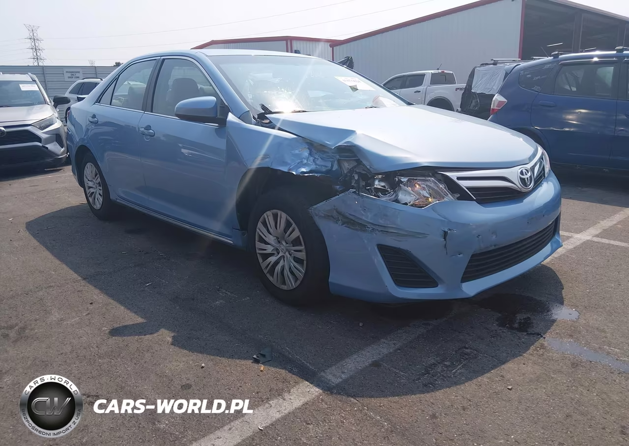 2012 Toyota Camry Le – zdjęcie 1 z 15