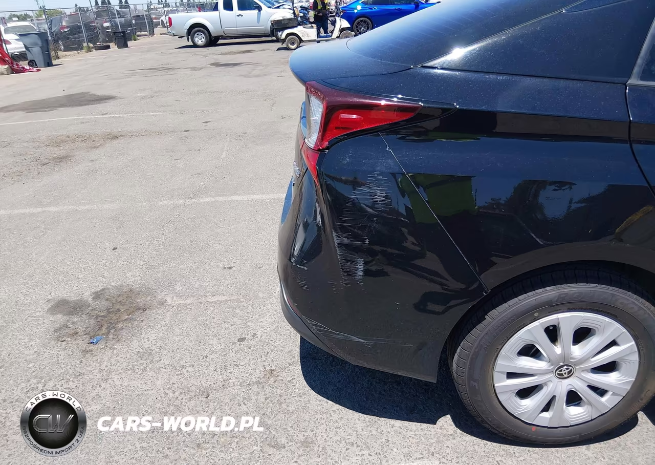 2020 Toyota Prius L Eco VIN:JTDKARFU5L3106449 - 18