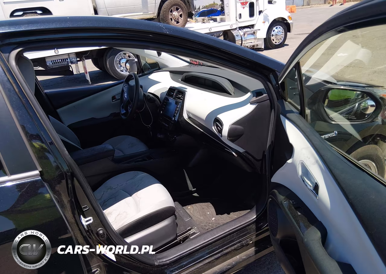 2020 Toyota Prius L Eco VIN:JTDKARFU5L3106449 - 5
