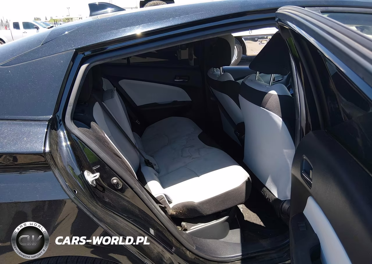 2020 Toyota Prius L Eco VIN:JTDKARFU5L3106449 - 8