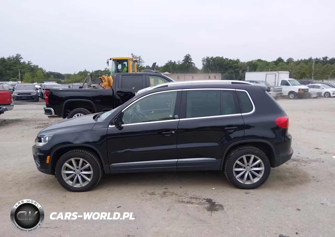 2017 Volkswagen Tiguan 2.0T Wolfsburg Edition VIN:WVGRV7AXXHK026775 - 14