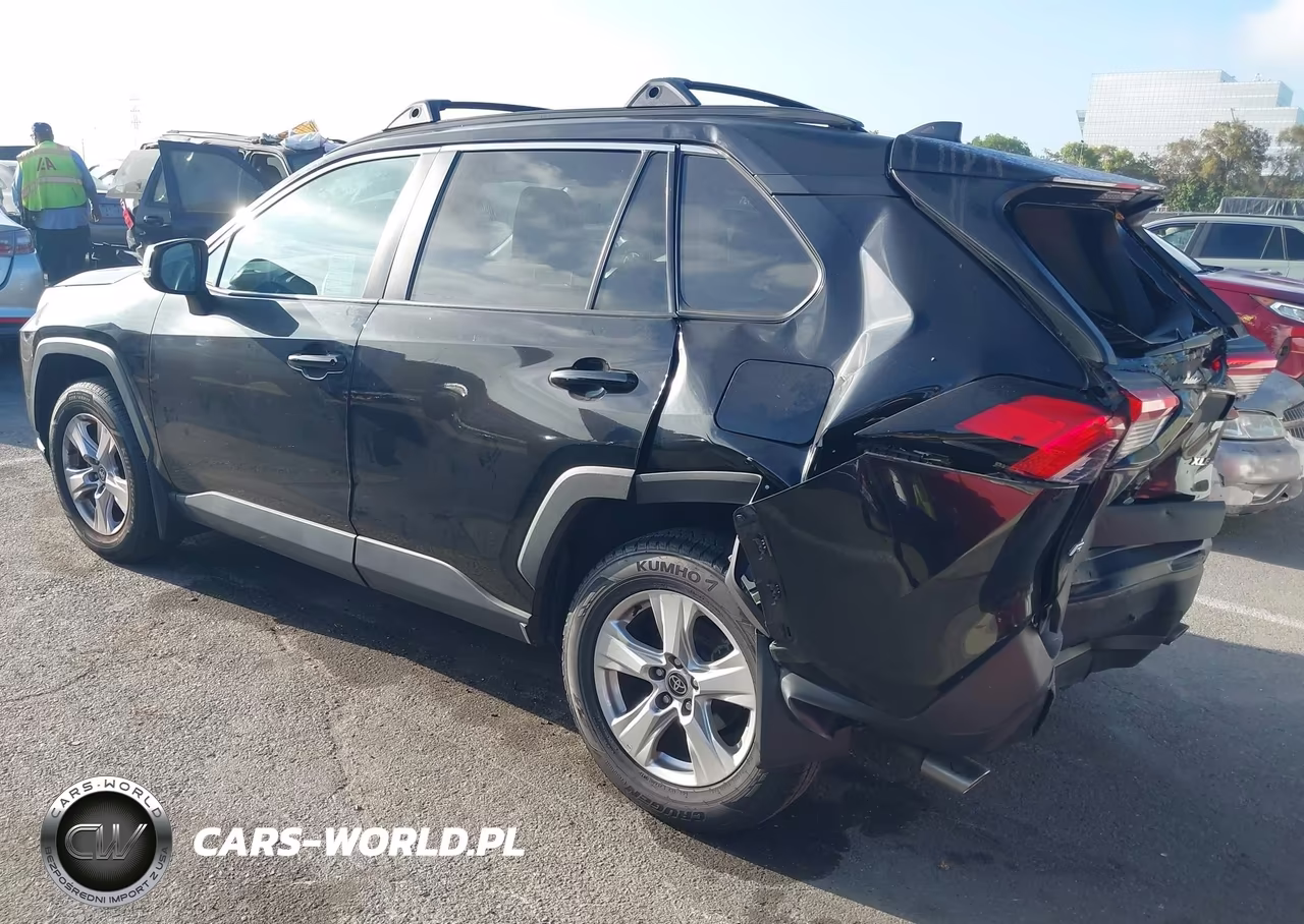 2021 Toyota Rav4 Xle VIN:2T3W1RFVXMC147105 - 3