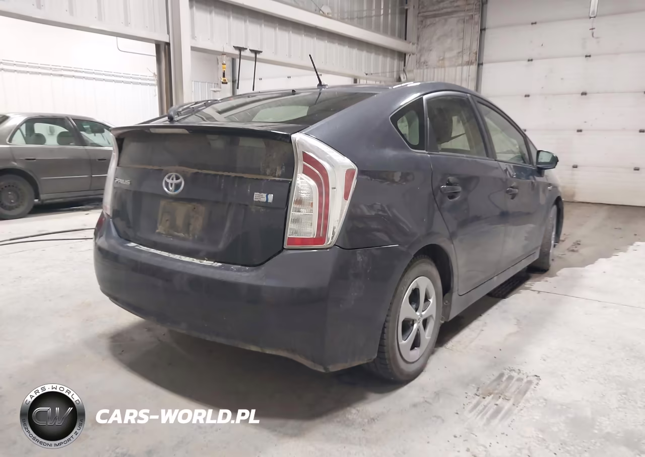 2013 Toyota Prius Two VIN:JTDKN3DU9D5647868 - 4