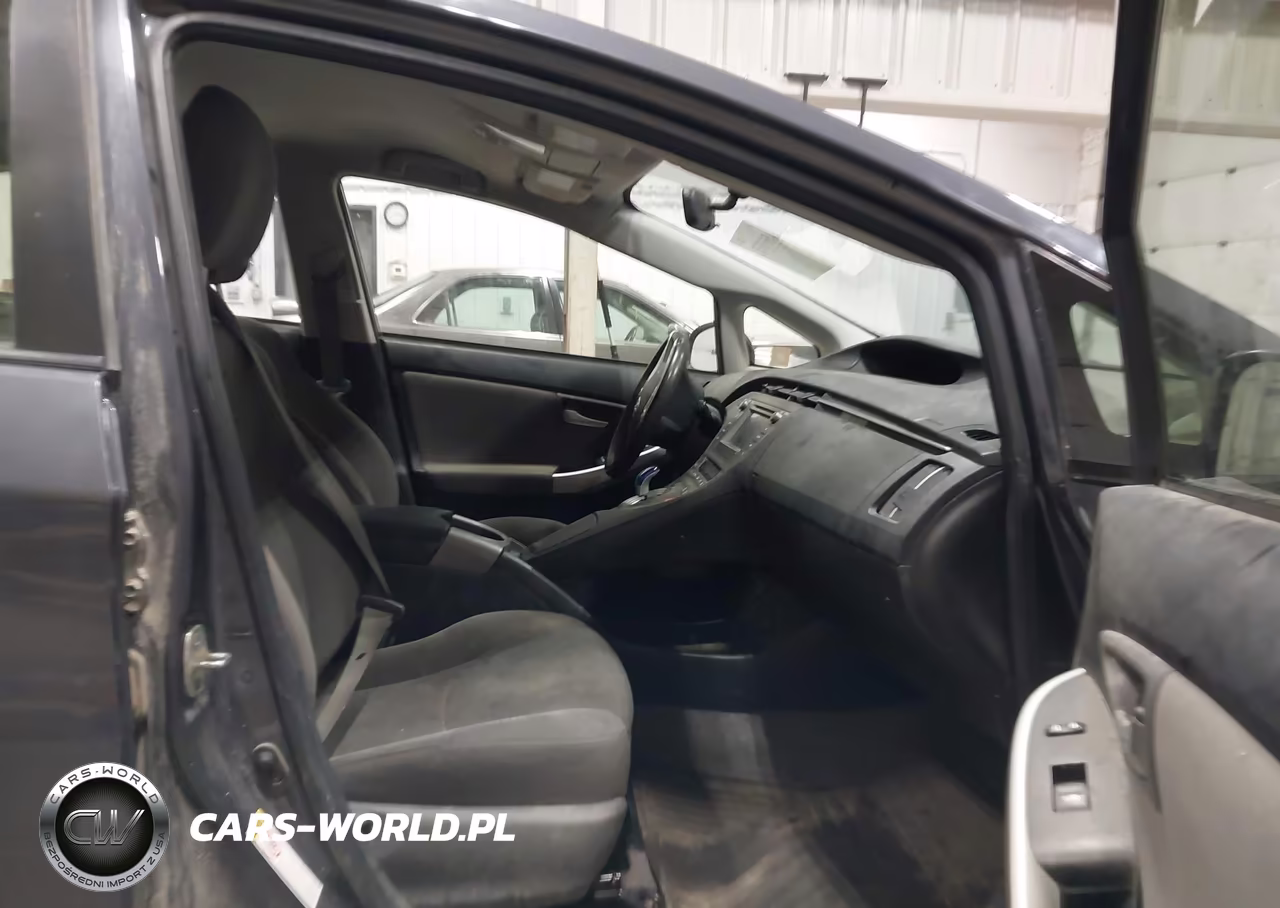 2013 Toyota Prius Two VIN:JTDKN3DU9D5647868 - 5