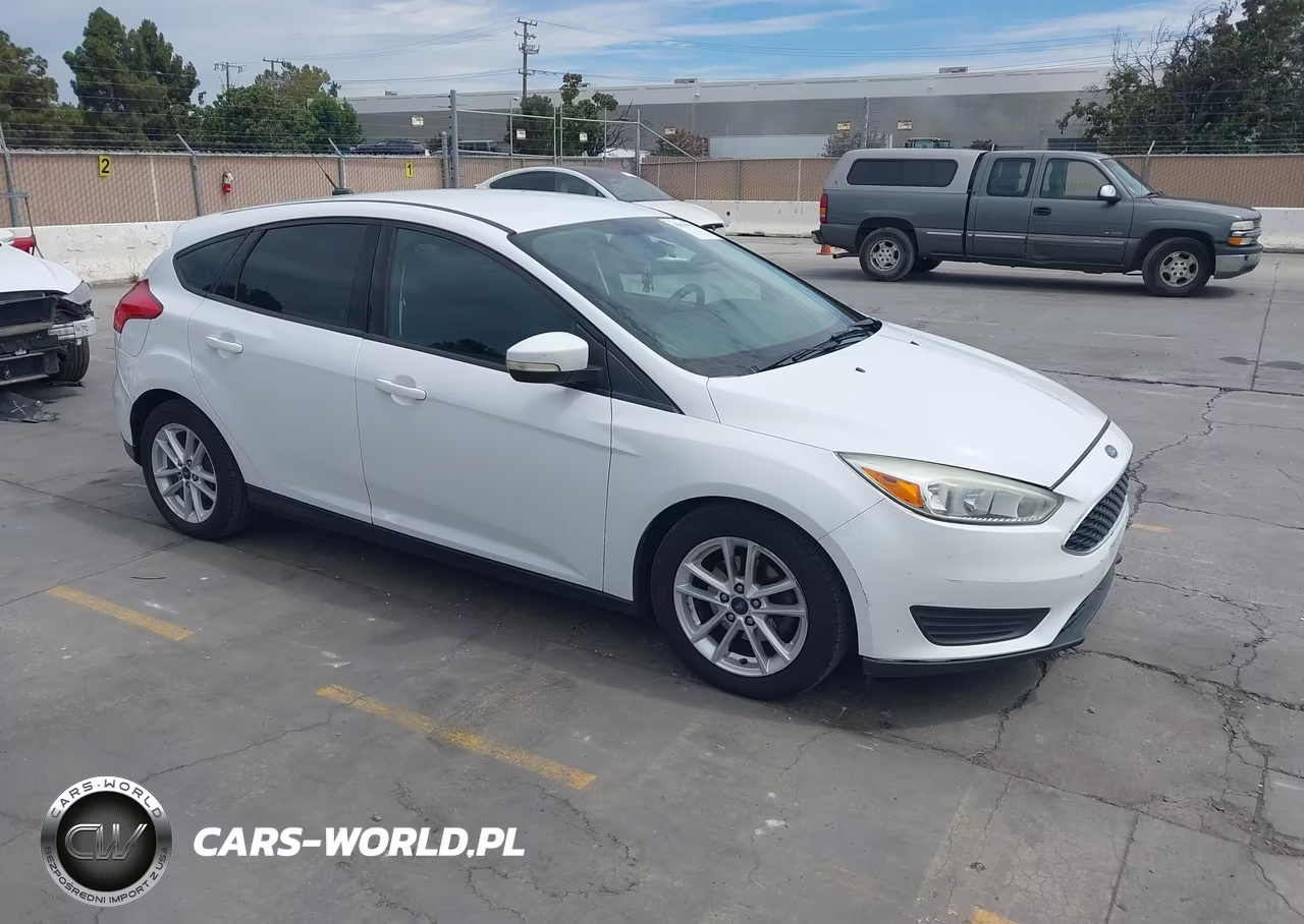 2017 Ford Focus Se VIN:1FADP3K26HL271545 - 1
