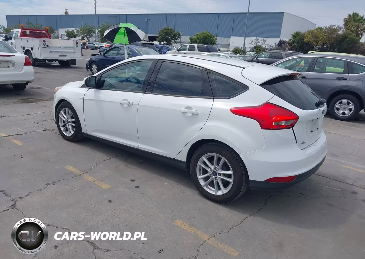 2017 Ford Focus Se VIN:1FADP3K26HL271545 - 3